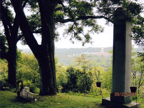 FrankfortCemetery3.jpg (53992 bytes)